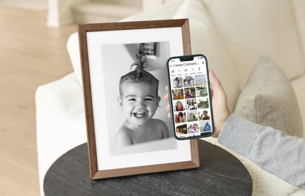 Skylight Smart Photo Frame